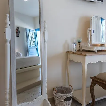 Blu And Landhuis Adamantas (Milos)