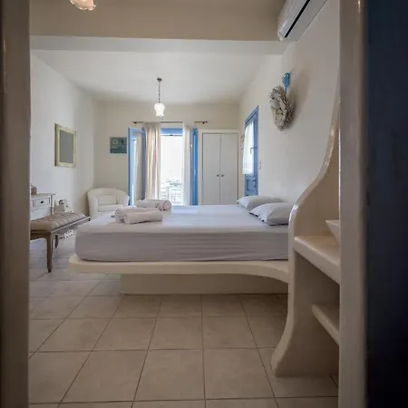 Blu And * Adamantas (Milos)