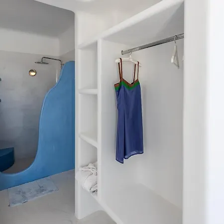 Blu And Landhuis Adamantas (Milos)