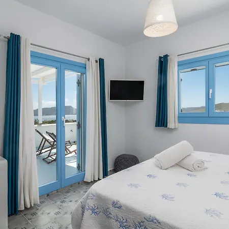 Blu And Adamantas (Milos)