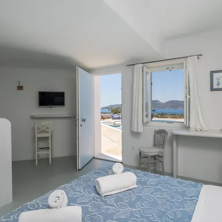 Blu And * Adamantas (Milos)